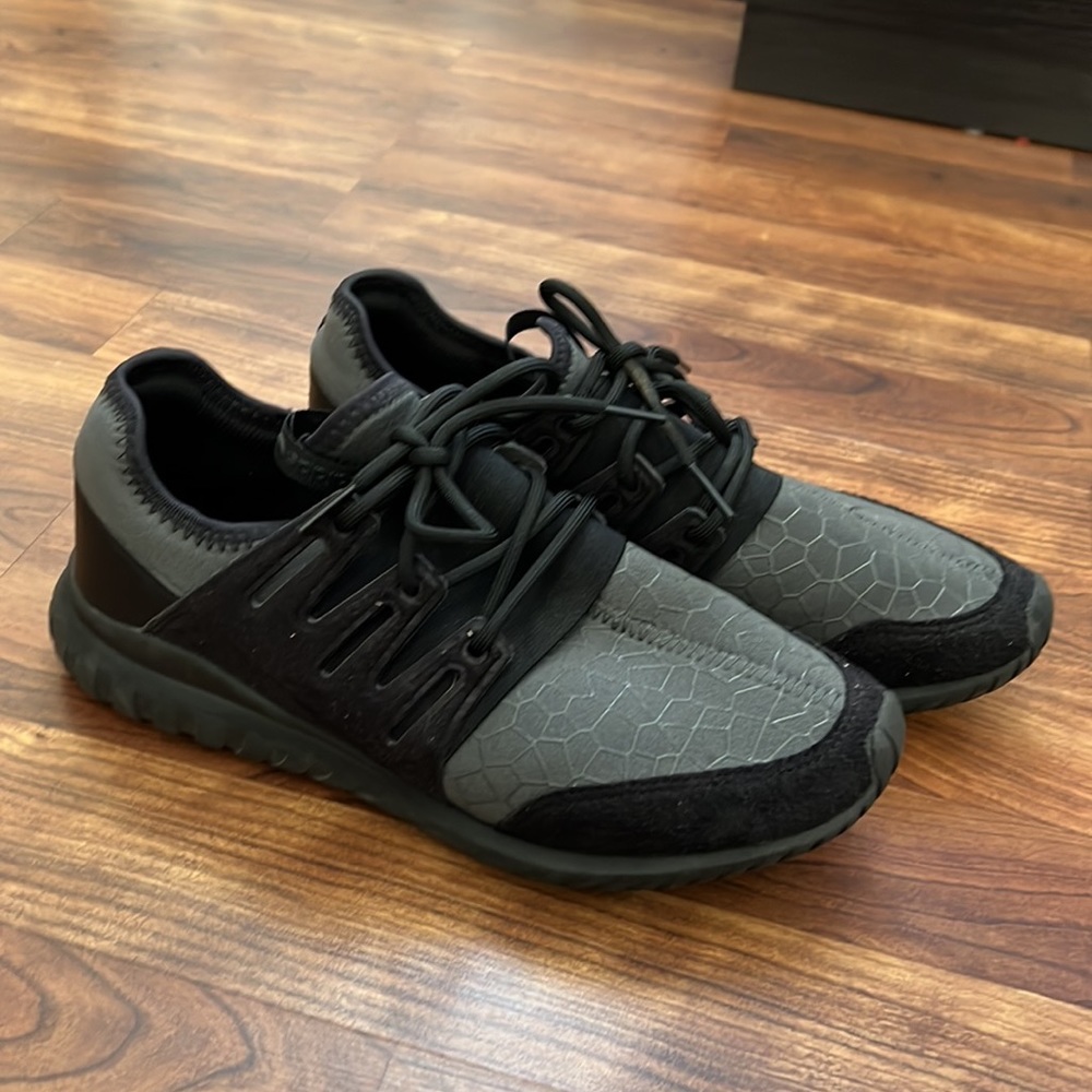 Adidas tubular size 7 - Picture 2 of 6